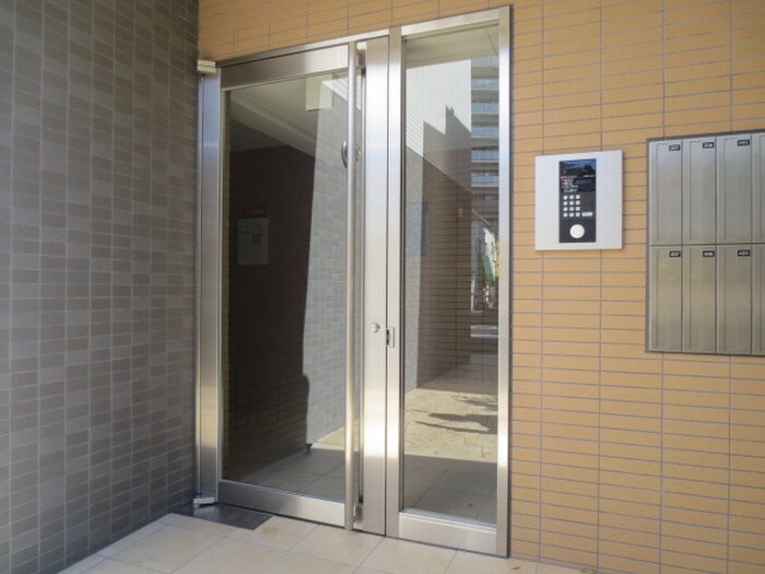 物件外観写真3　(エントランス部分)