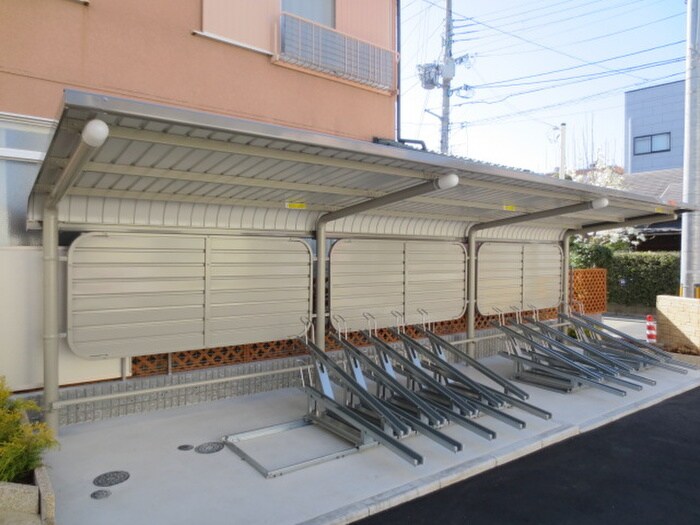 物件外観写真4　(駐輪場)
