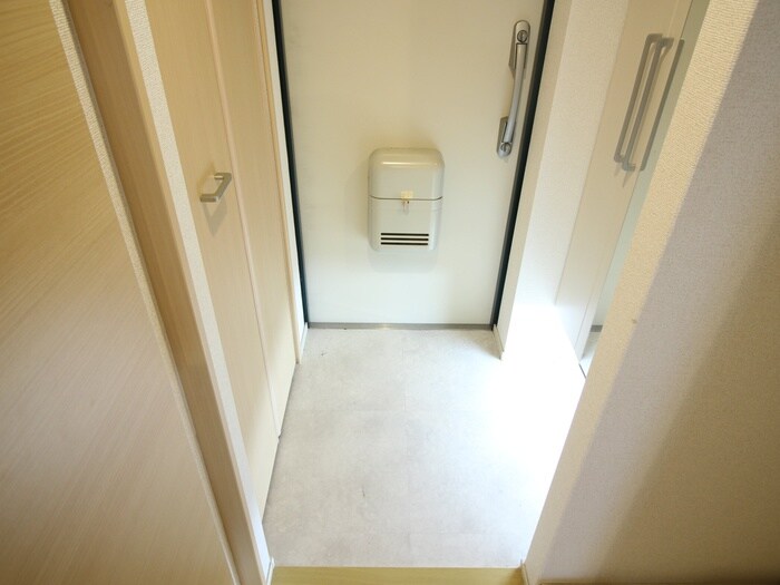 物件内観写真11　(玄関)