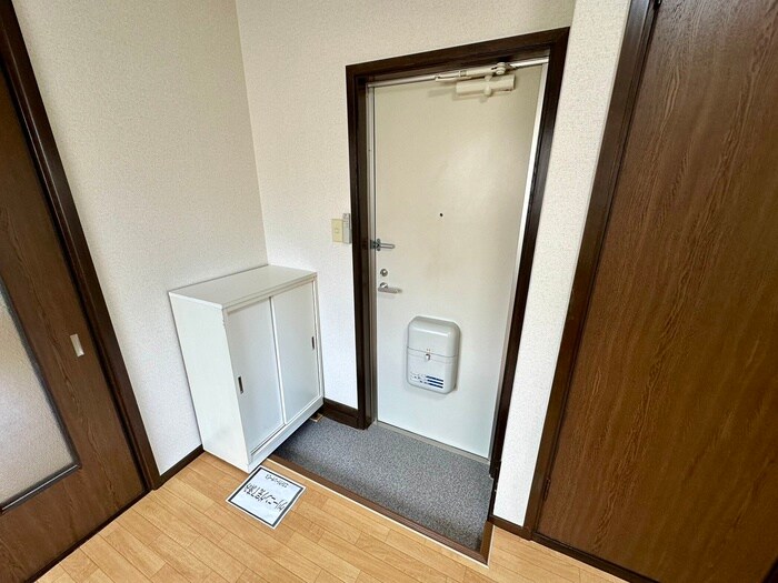 物件内観写真7　(玄関)