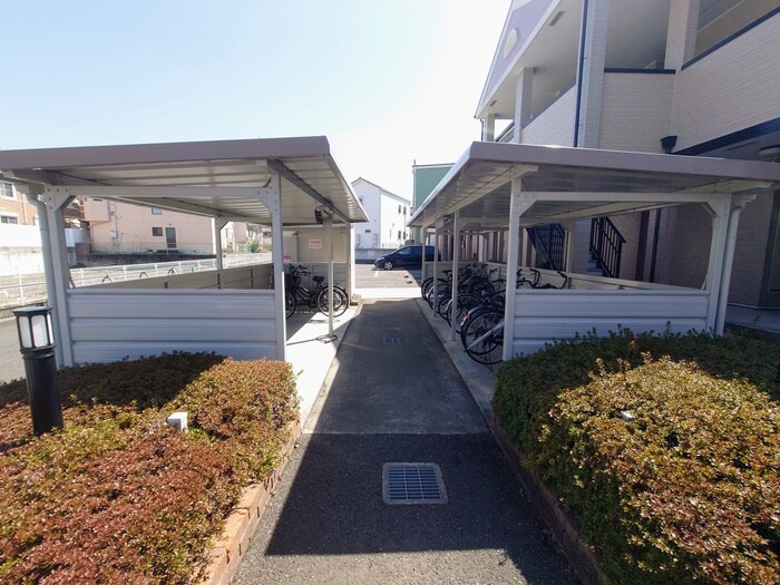 物件外観写真4　(駐輪場)
