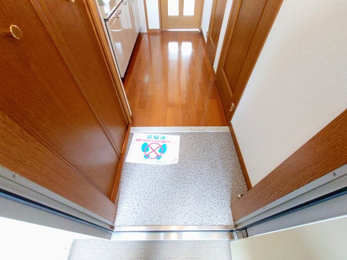 物件内観写真17　(玄関)