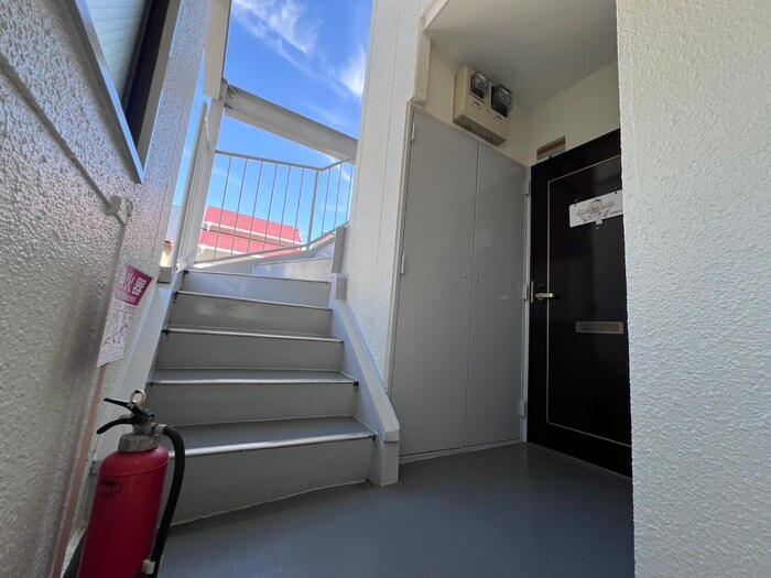 物件外観写真6　(エントランス部分)