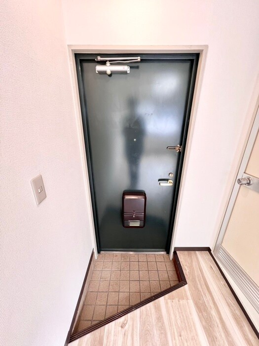 物件内観写真16　(玄関)