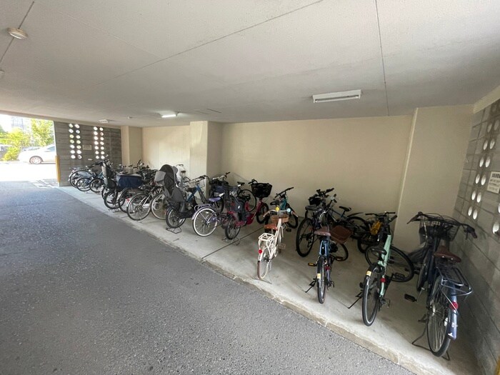 物件外観写真3　(駐輪場)