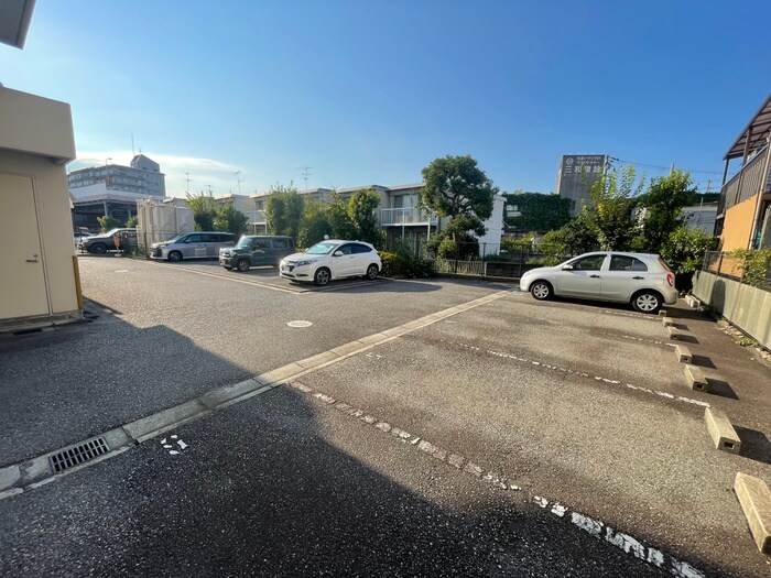 物件外観写真5　(駐車場)