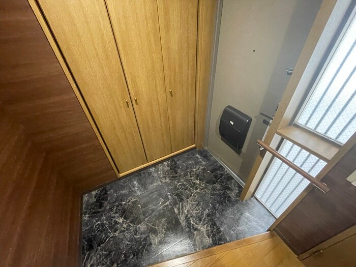 物件内観写真17　(玄関)