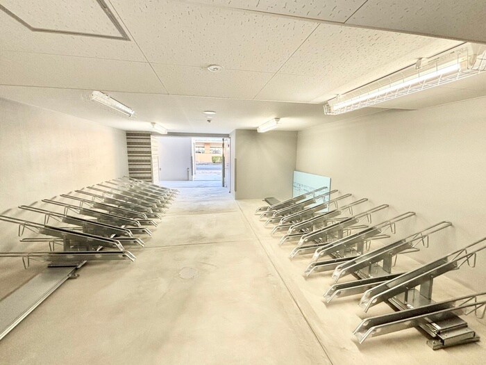 物件外観写真2　(駐輪場)