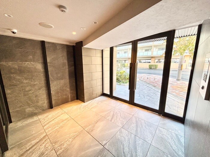 物件外観写真3　(エントランス部分)