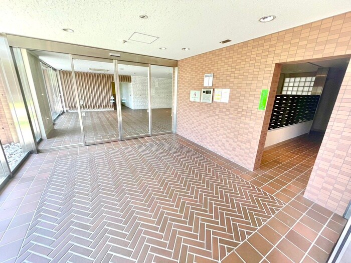 物件外観写真3　(エントランス部分)