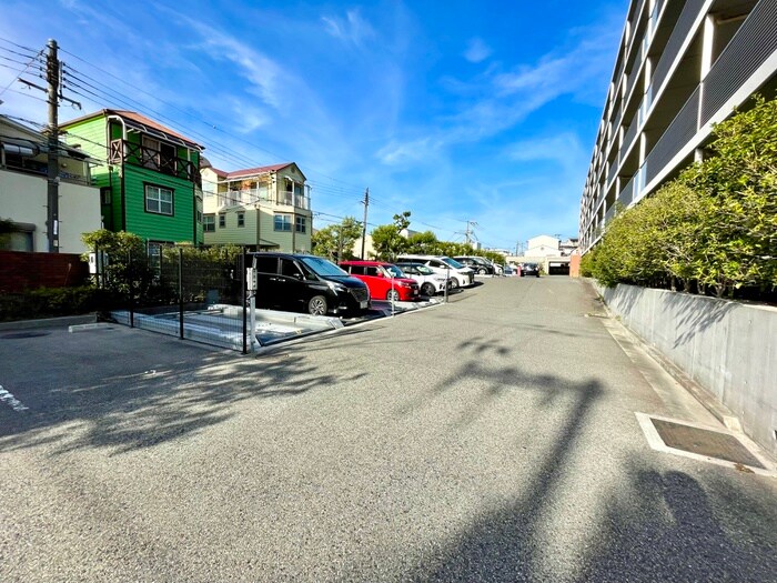 物件外観写真5　(駐車場)