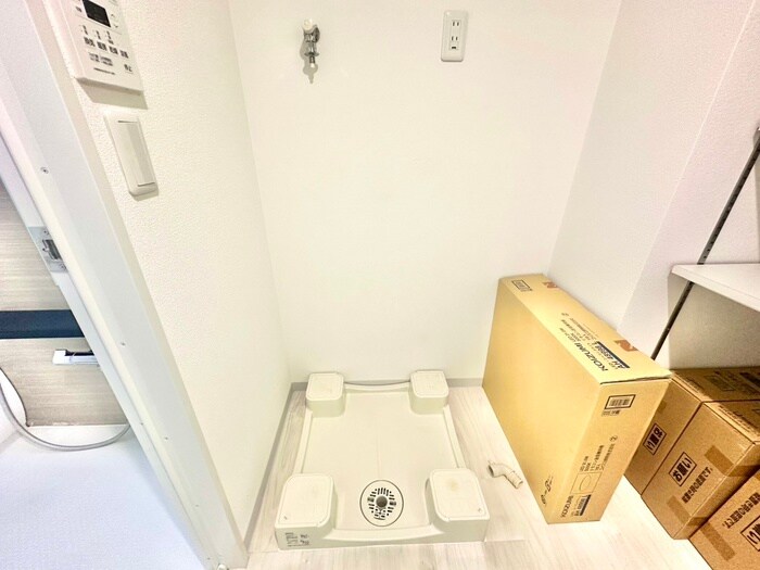 物件内観写真16　(洗濯機置場)