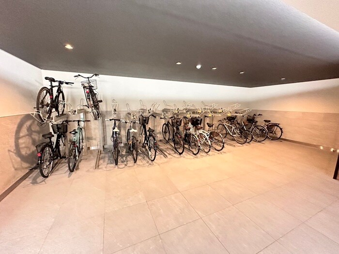 物件外観写真2　(駐輪場)