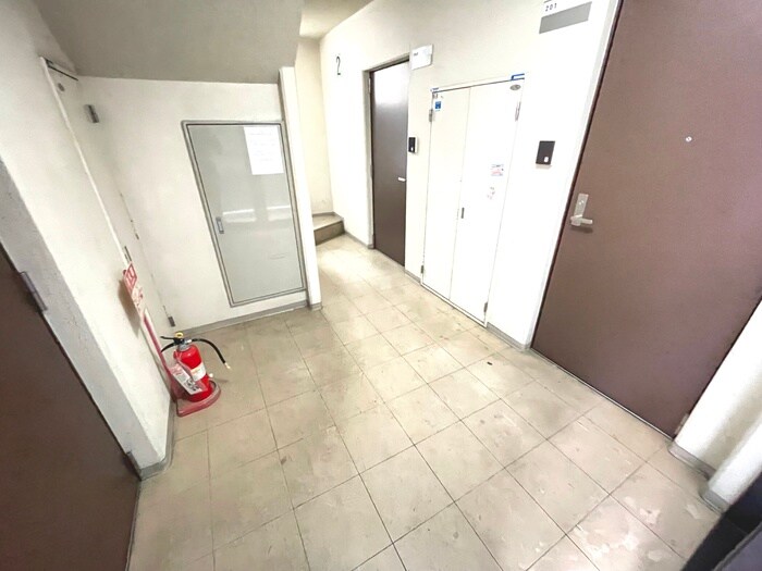 物件外観写真3　(エントランス部分)