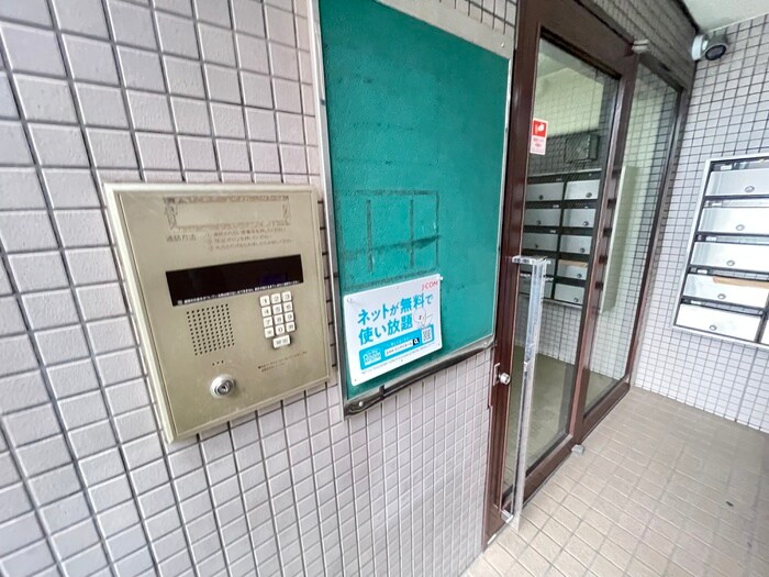 物件外観写真5　(エントランス部分)