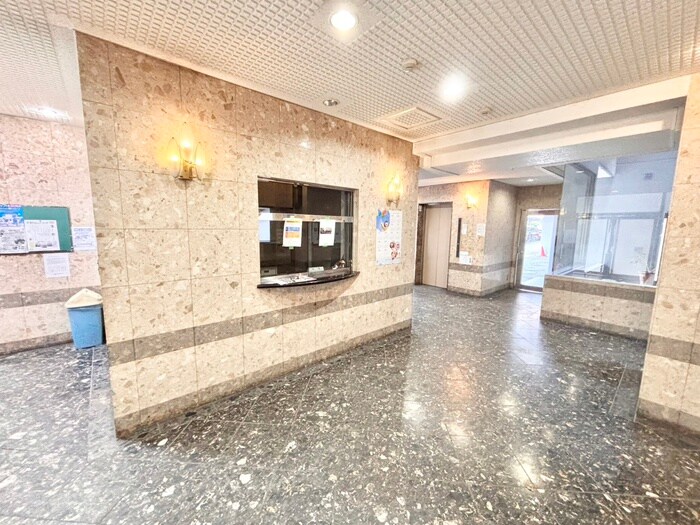 物件外観写真3　(エントランス部分)