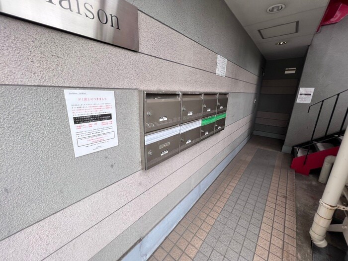 物件外観写真4　(エントランス部分)