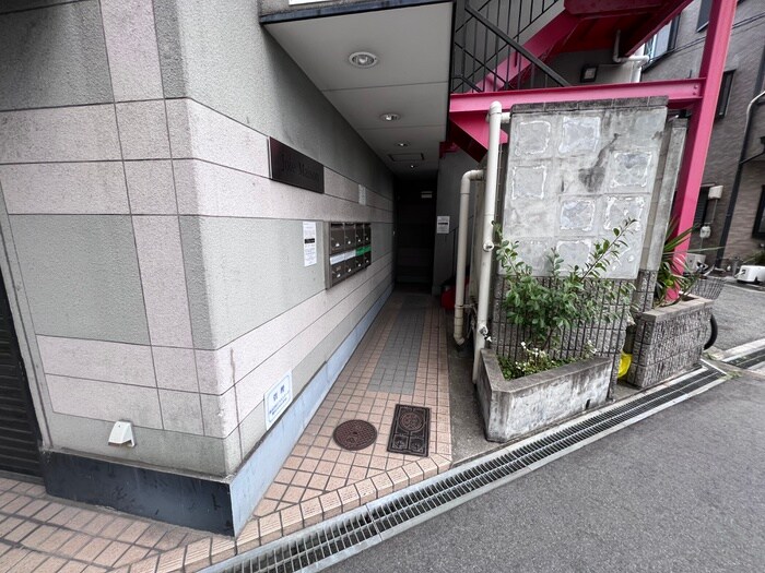 物件外観写真5　(エントランス部分)