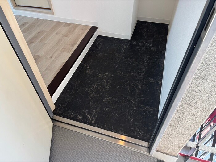 物件内観写真13　(玄関)