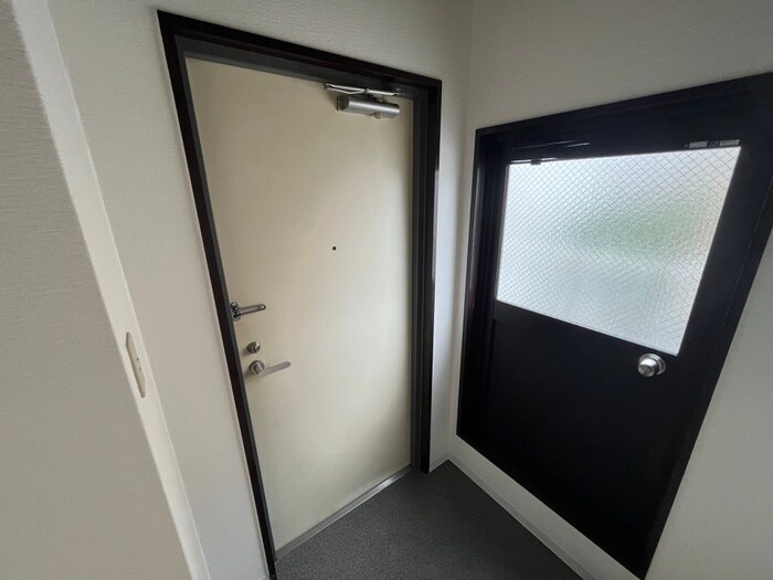 物件内観写真16　(玄関)