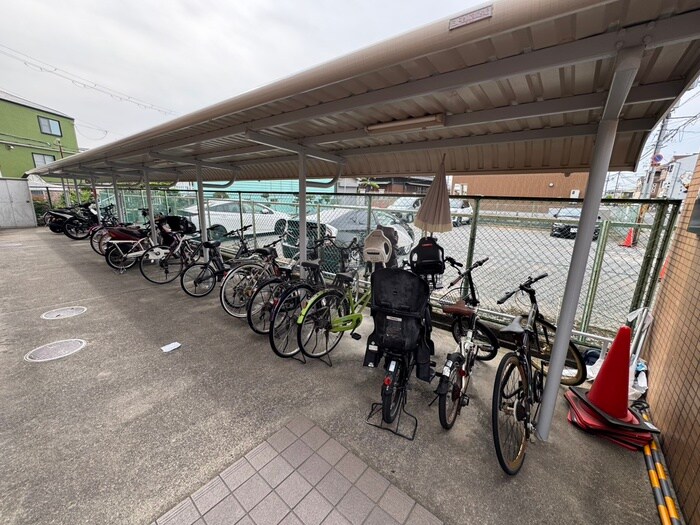 物件外観写真3　(駐輪場)
