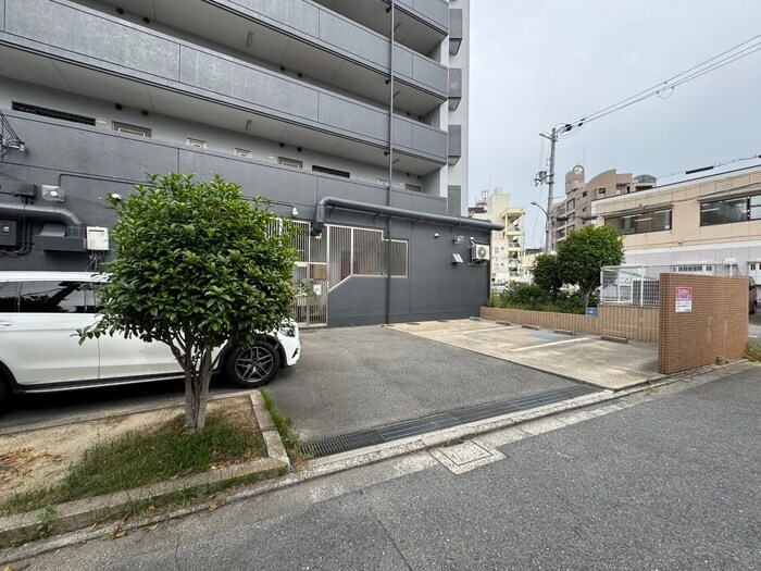 物件外観写真4　(駐車場)