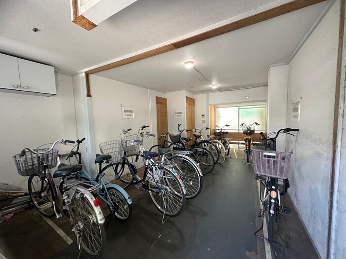 物件外観写真6　(駐輪場)