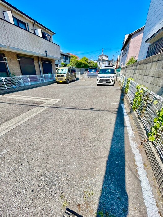 物件外観写真3　(駐車場)