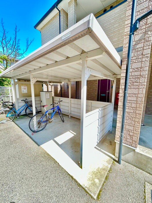 物件外観写真4　(駐輪場)