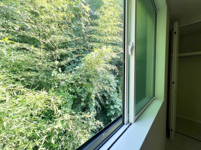 物件内観写真11　(室内からの展望)