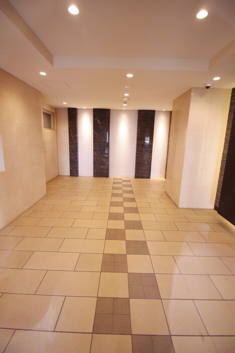 物件外観写真4　(エントランス部分)