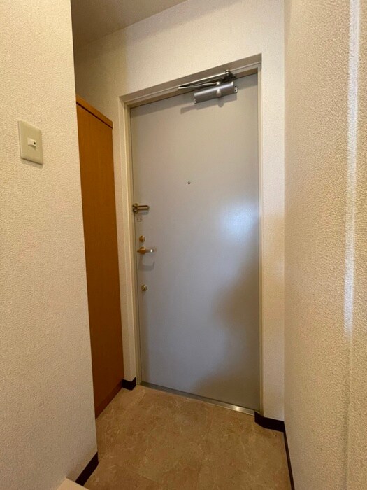 物件内観写真7　(玄関)