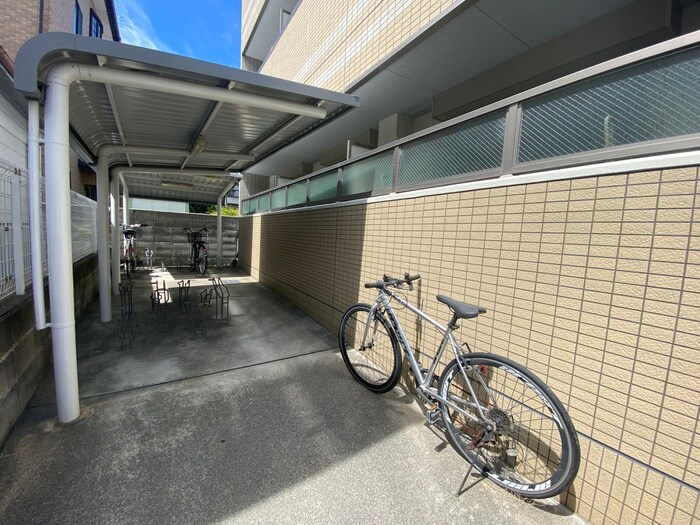 物件外観写真4　(駐輪場)