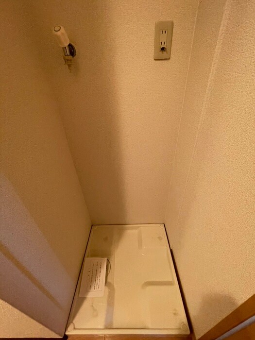 物件内観写真18　(洗濯機置場)