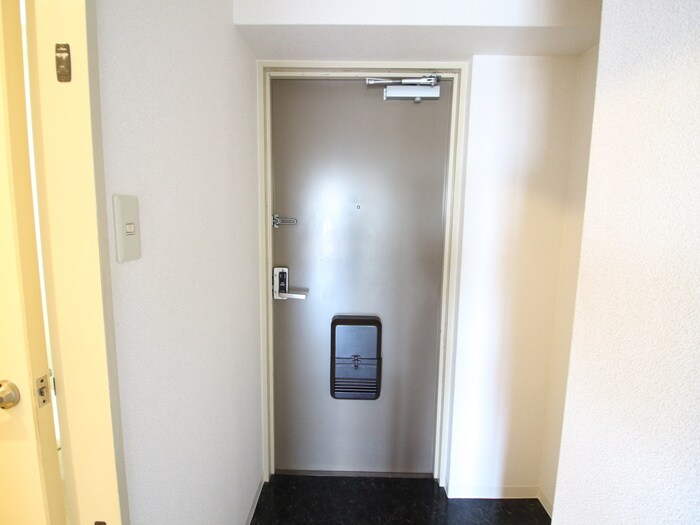 物件内観写真17　(玄関)