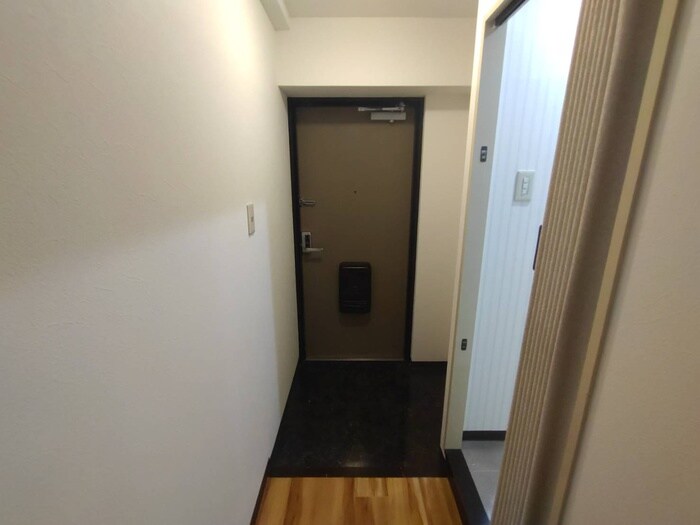 物件内観写真16　(玄関)