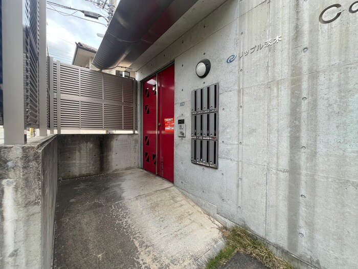 物件外観写真3　(エントランス部分)