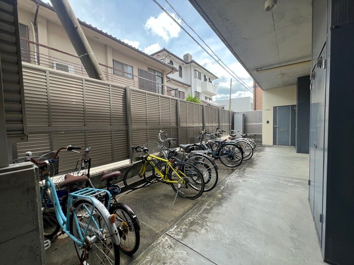 物件外観写真5　(駐輪場)