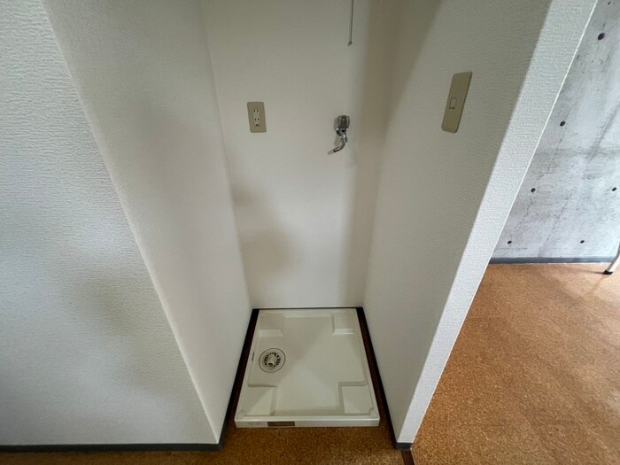 物件内観写真10　(洗濯機置場)