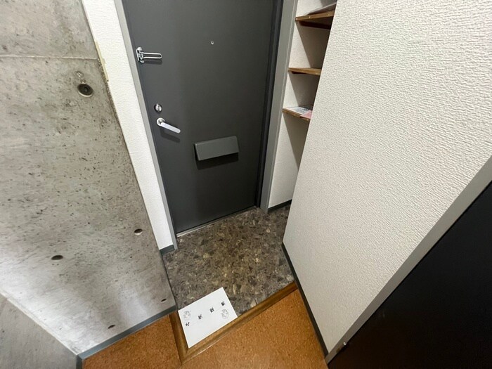 物件内観写真17　(玄関)