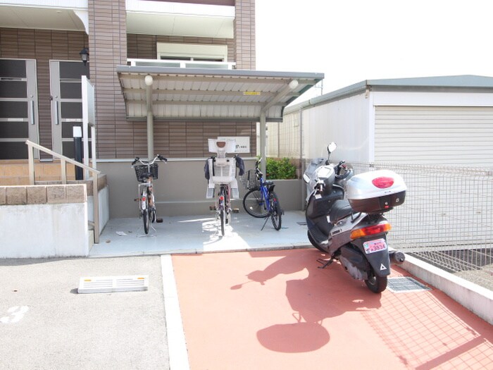 物件外観写真6　(駐輪場)