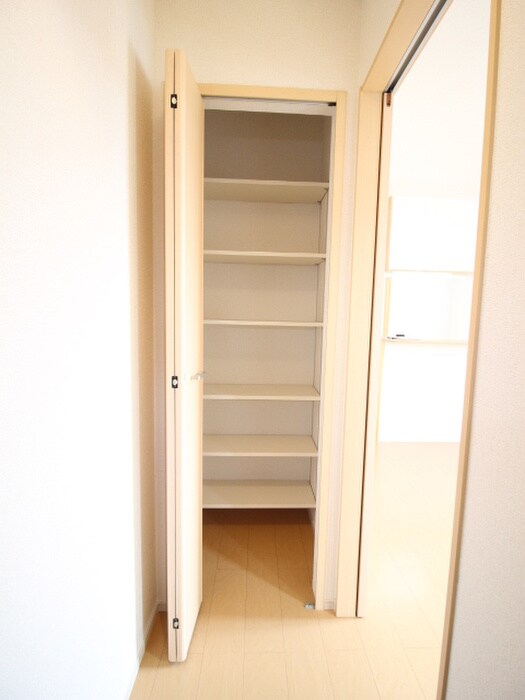 物件内観写真18　(収納)