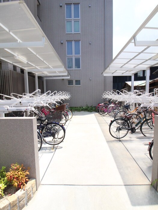 物件外観写真3　(駐輪場)