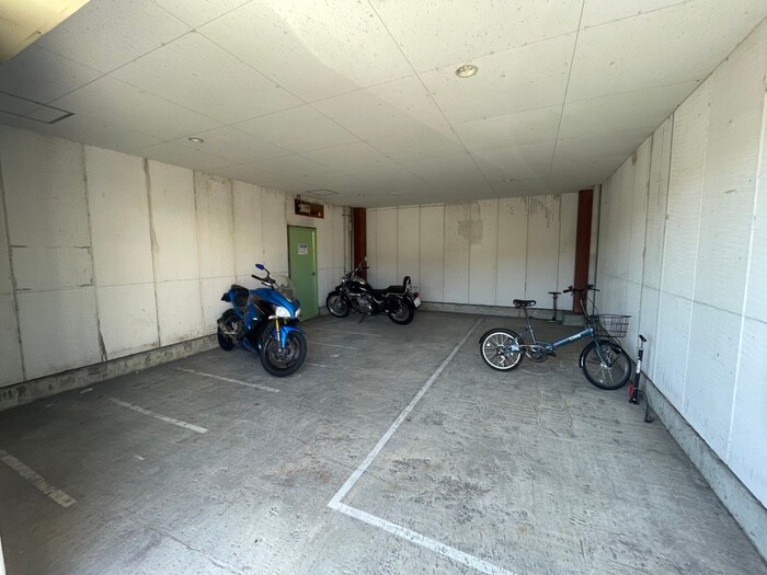 物件外観写真5　(駐輪場)