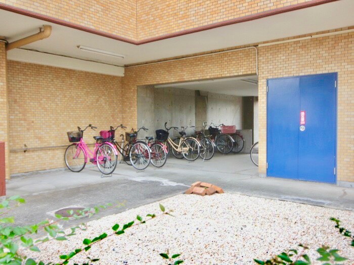 物件外観写真5　(駐輪場)