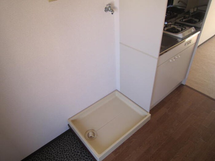 物件内観写真13　(洗濯機置場)