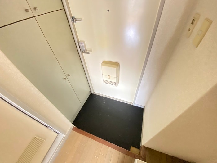 物件内観写真16　(玄関)