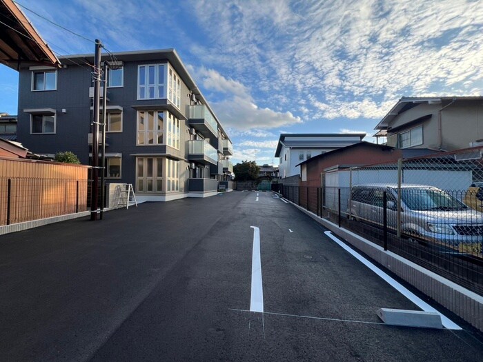 物件外観写真5　(駐車場)