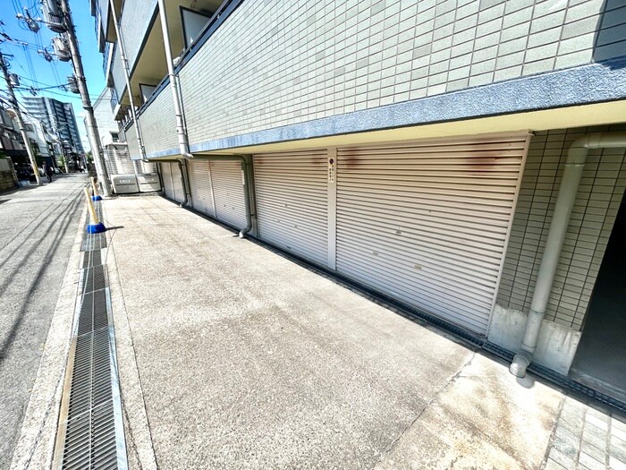 物件外観写真3　(駐車場)