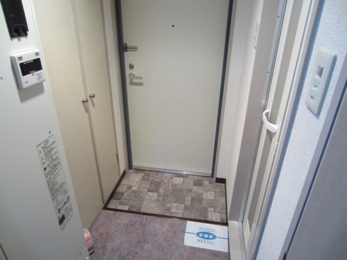 物件内観写真11　(玄関)